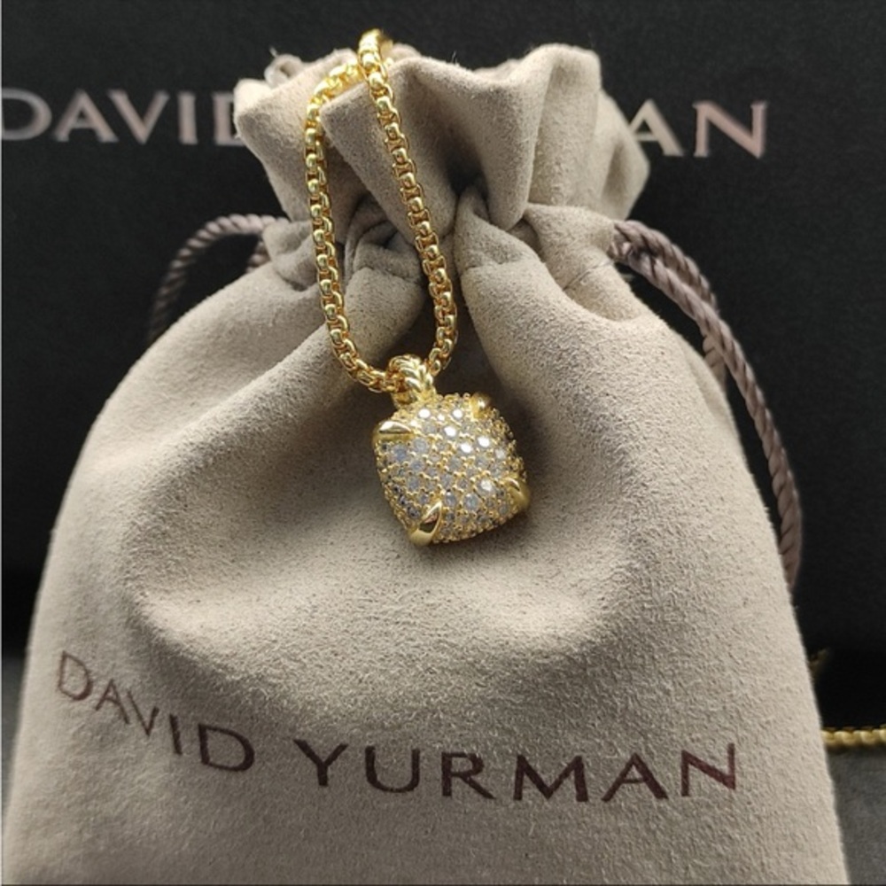 ✨ Authentic David Yurman Gold Pave Petite Pendant Necklace ✨